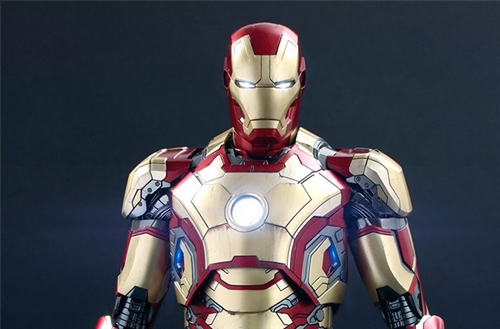 Hot Toys - Iron Man MARK 42 (Deluxe) 1/4